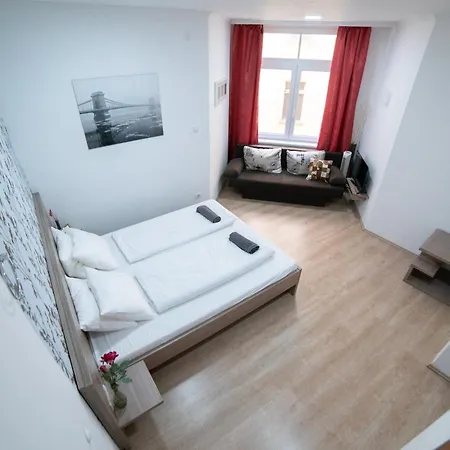 Seasons Central Budapest * Budapest